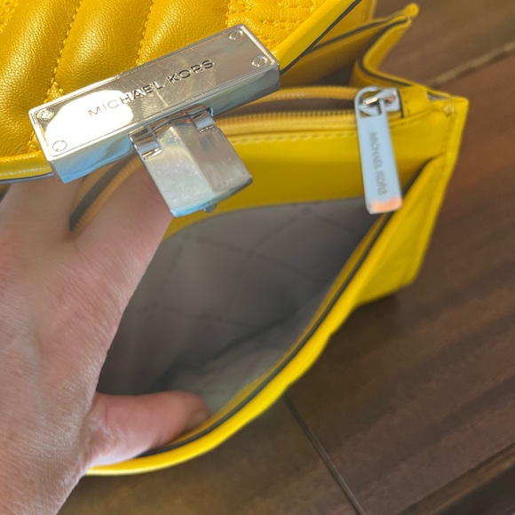 Michael Kors mustand quilted bag - Picture 8 of 10